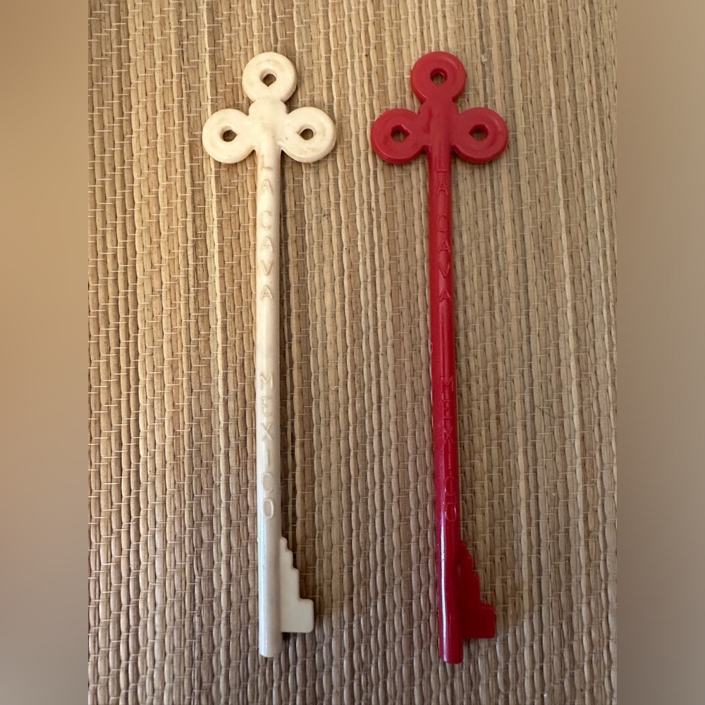 La Cava Mexico, vintage red and beige SWIZZLE STICK stirrer (set of 2)